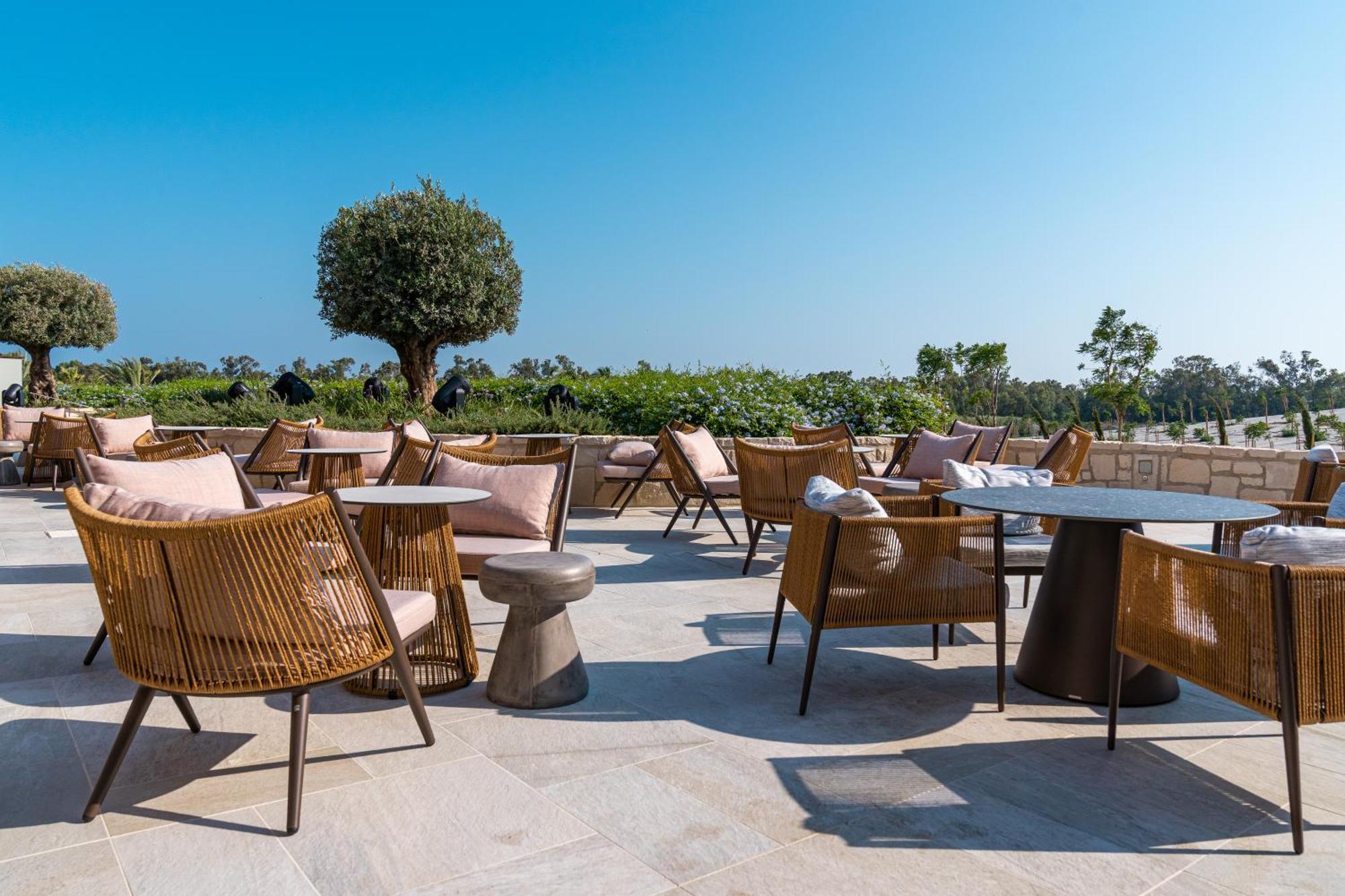 City Of Dreams Mediterranean - Integrated Resort, Casino & Entertainment Lemesos Exteriér fotografie The Terrace at the Westin Resort & Villas, Naos Beach Club