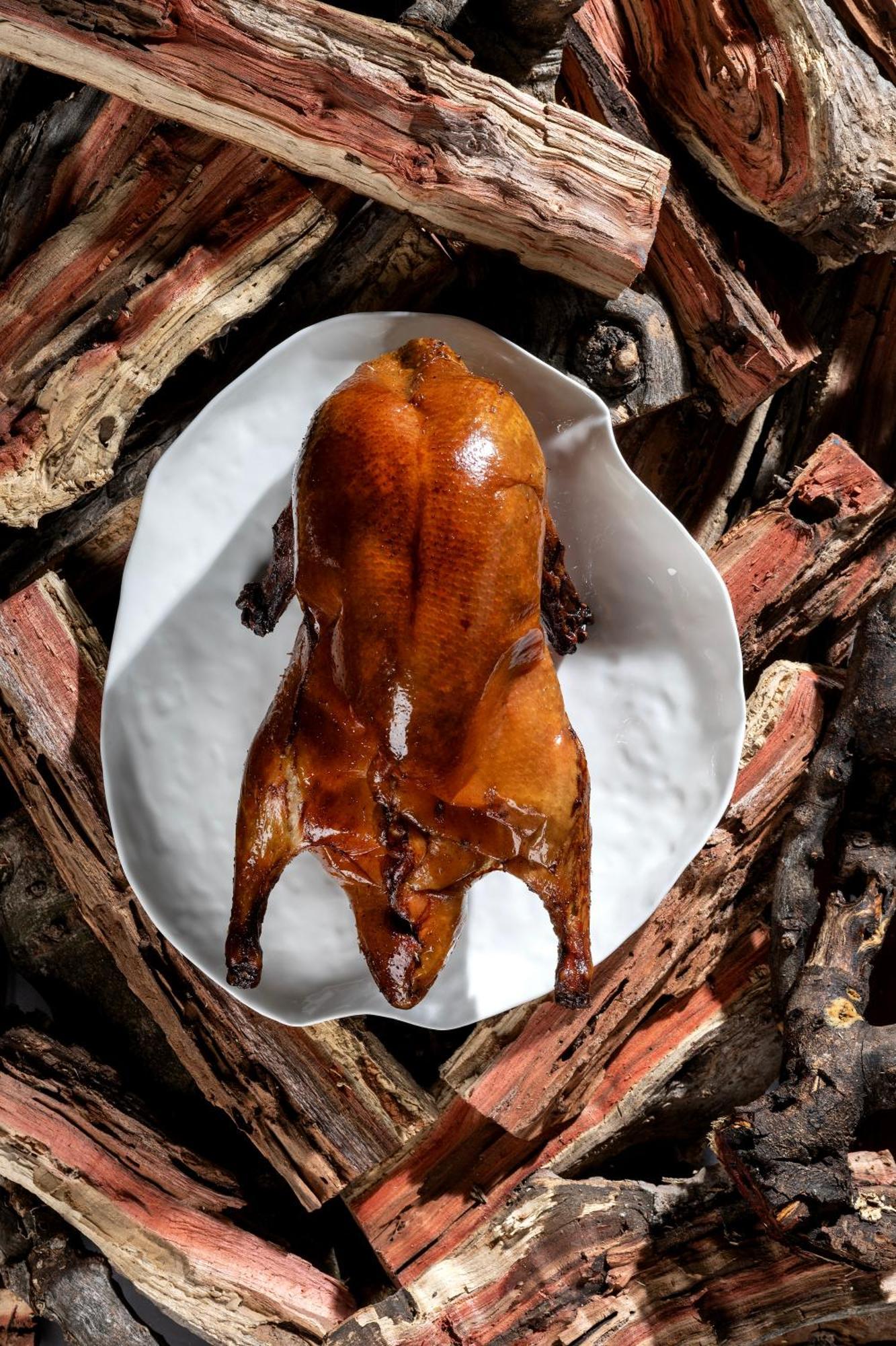 City Of Dreams Mediterranean - Integrated Resort, Casino & Entertainment Lemesos Exteriér fotografie A whole Peking duck