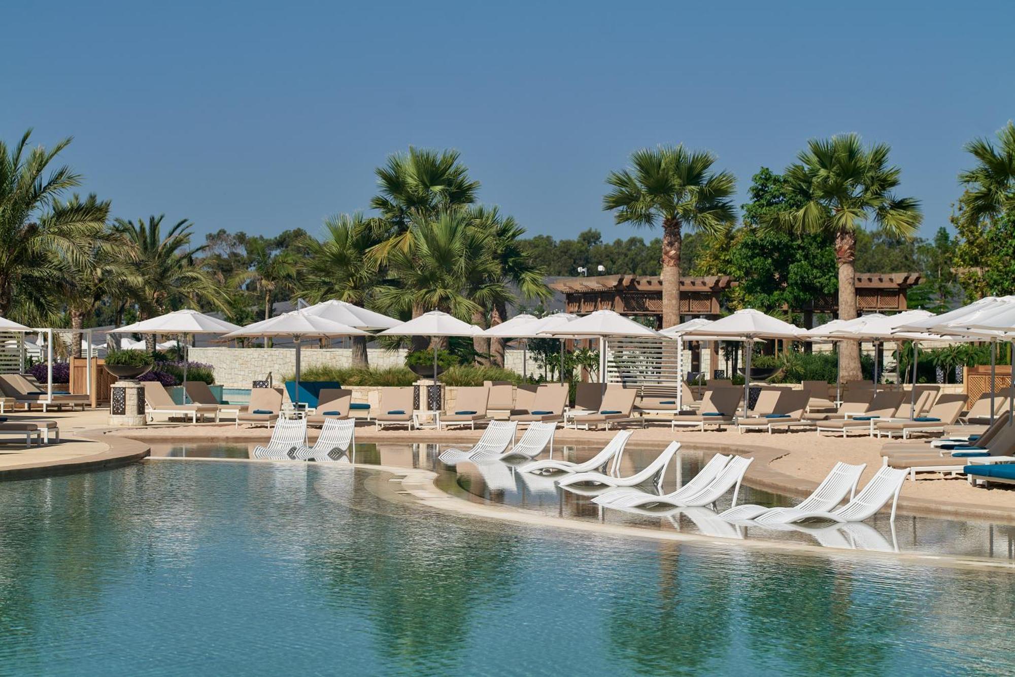 City Of Dreams Mediterranean - Integrated Resort, Casino & Entertainment Lemesos Exteriér fotografie The swimming pool at the resort
