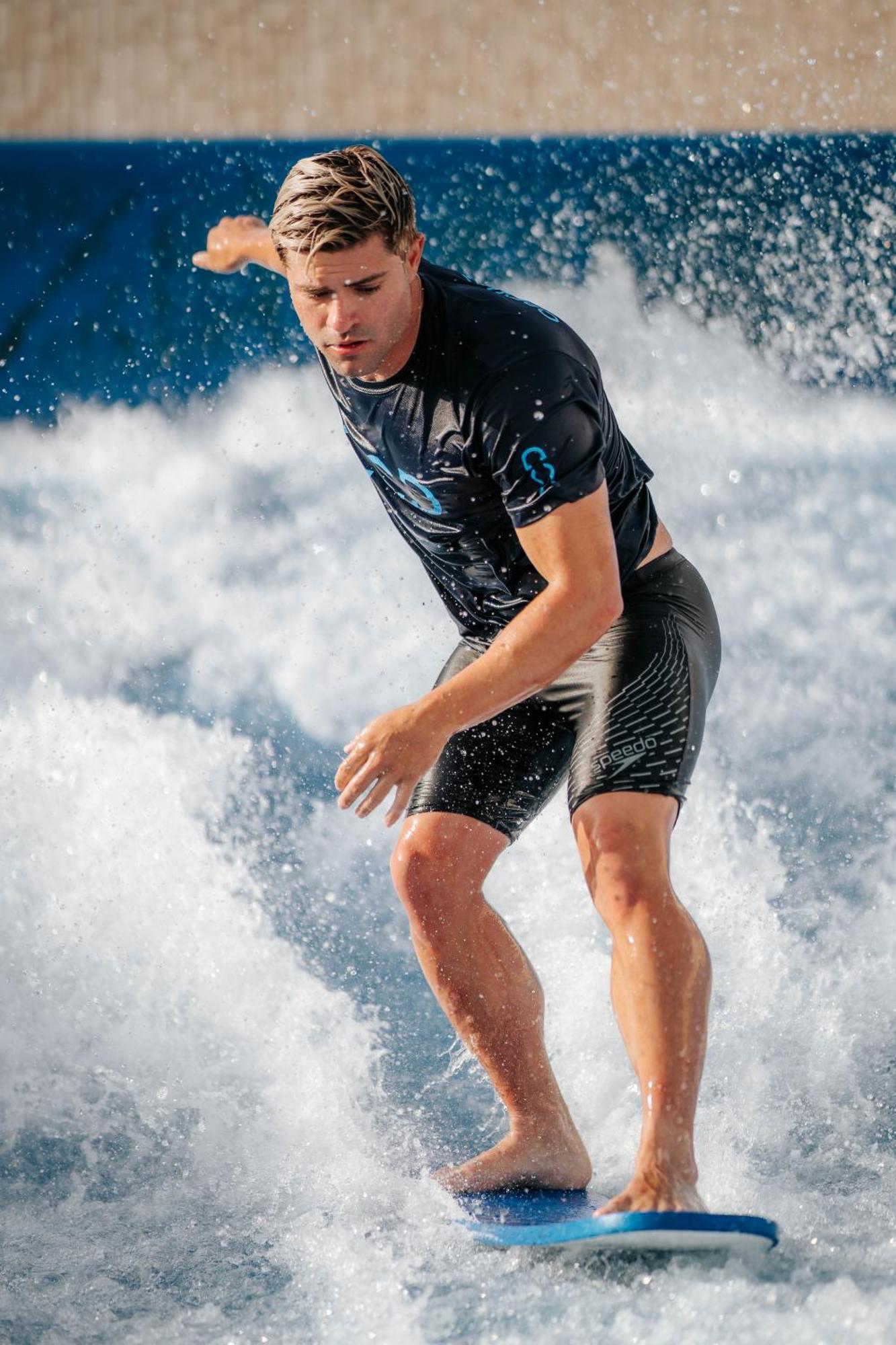 City Of Dreams Mediterranean - Integrated Resort, Casino & Entertainment Lemesos Exteriér fotografie A surfer wearing a wetsuit