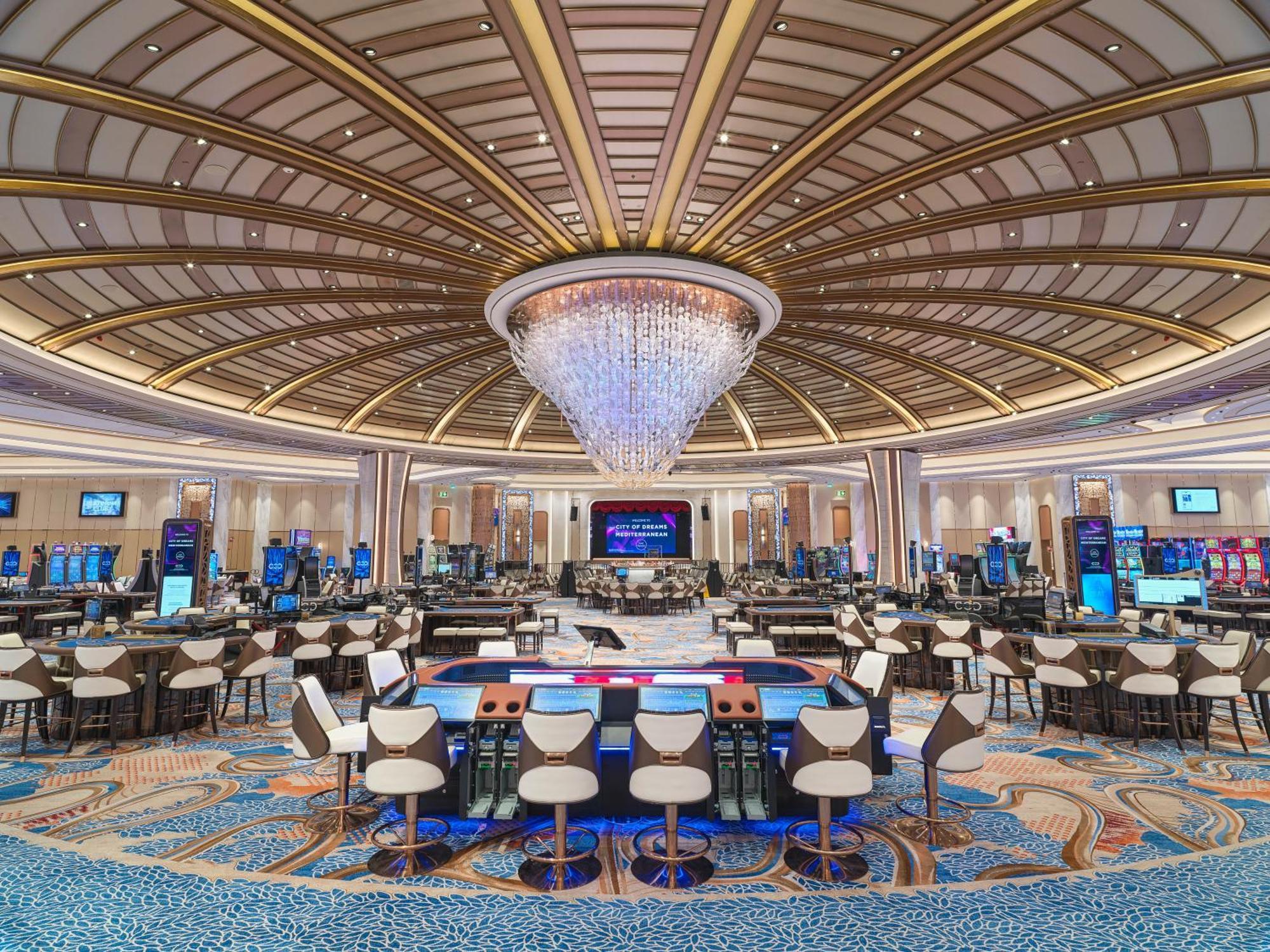 City Of Dreams Mediterranean - Integrated Resort, Casino & Entertainment Lemesos Exteriér fotografie The casino floor at the MGM Grand